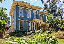 Hunt-Stambach House: 821 Coronel Street