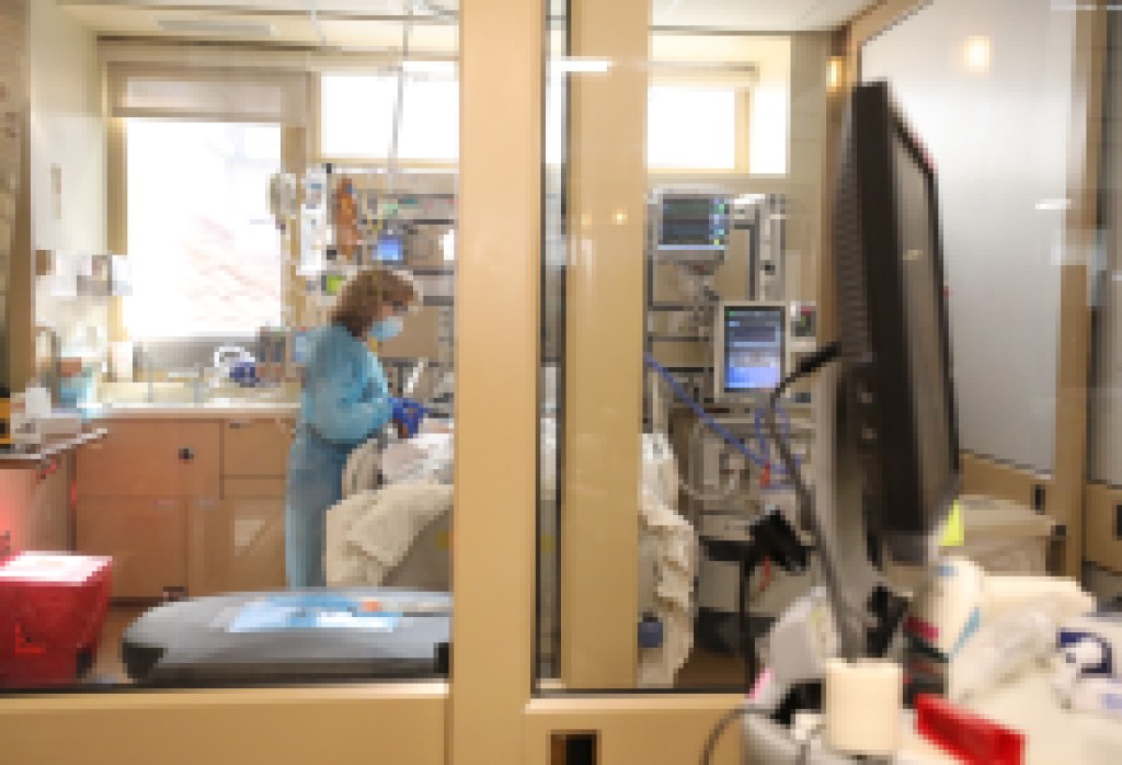 Inside the Organized Chaos of Santa Maria’s COVID ICU