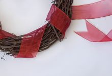 In-Person: Wreath Making & Wine Class